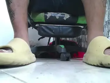 Chaturbate Live Sex Cam of srfindomfeet_