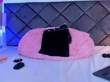 Chaturbate Live Sex Cam of luciacollinss_