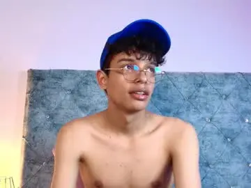 Chaturbate Free Live Porn of maxfrost_1