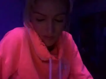 Chaturbate Watch Live Sex Cams of tinylilgemini