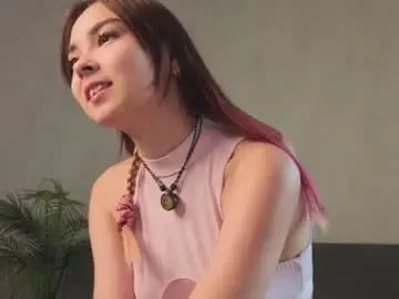 Chaturbate Live Sex Cam of minnietammy