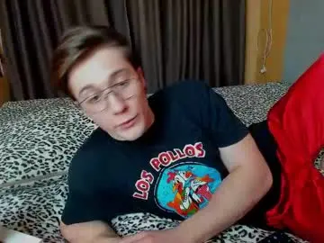 Chaturbate Live Sex Cam of deni_boy99