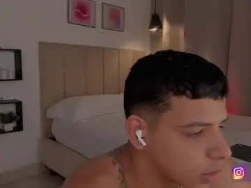 Chaturbate Sex Cam of _e_m_m_a_1