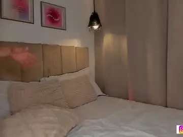 Chaturbate Live Sex Cam of _e_m_m_a_1