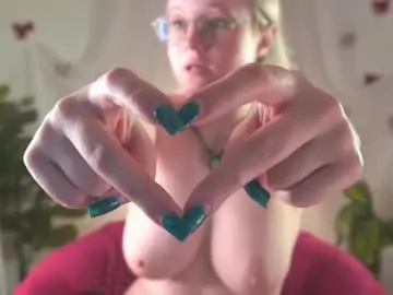 Chaturbate Live Sex Cam of emilyhewell