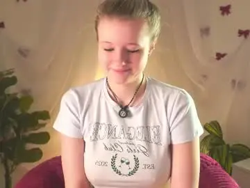 Chaturbate Free Porn Cam of emilyhewell