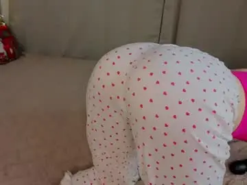 Chaturbate Live Sex Cam of emilyhewell