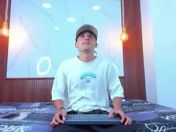 Chaturbate Adult Video Chat of hadrian_torres