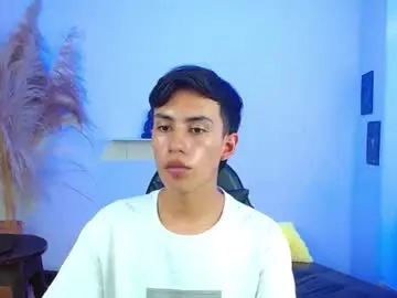 Chaturbate Live Sex Cam of angelocum18
