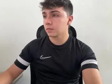 Chaturbate Live Sex Cam of aron__cooper