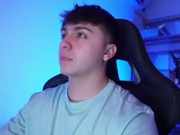 Chaturbate Live Sex Cam of aron__cooper