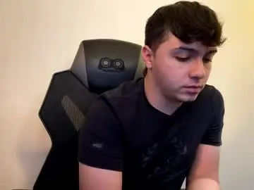 Chaturbate Live Sex Cam of aron__cooper