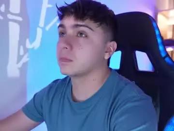 Chaturbate Live Sex Cam of aron__cooper