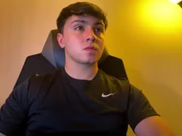 Chaturbate Watch Live Sex Cams of aron__cooper