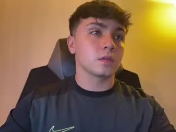 Chaturbate Free Porn Cam of aron__cooper