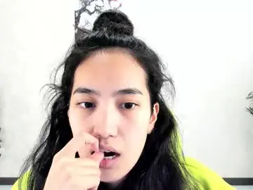 Chaturbate Live Sex Cam of kira_lilian