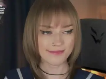 Chaturbate Live Sex Cam of kiramontoyaa