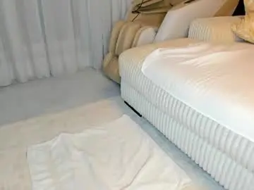 Chaturbate Nude Webcam of saradiamond01