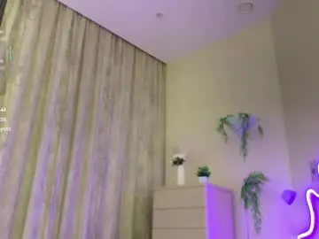 Chaturbate Live Sex Cam of heavenmoth