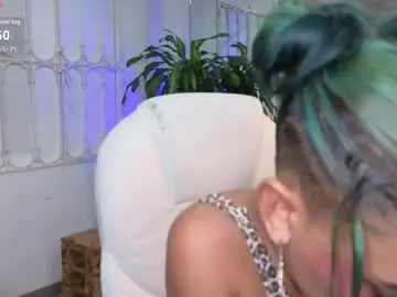 Chaturbate Live Sex Cam of baby_julieta00