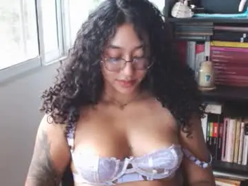 Chaturbate Live Sex Cam of clitia_xx