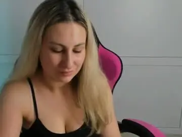 Chaturbate Adult Video Chat of julia_sunshinee