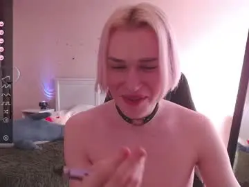 Chaturbate Live Sex Cam of rainbow__salt