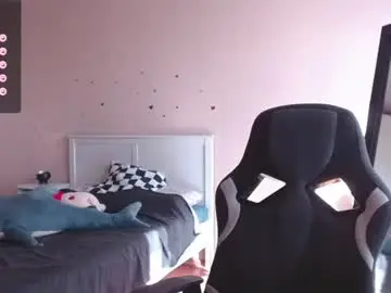Chaturbate Live Sex Cam of rainbow__salt