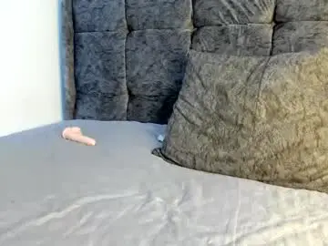 Chaturbate Live Sex Cam of bella_thequeen