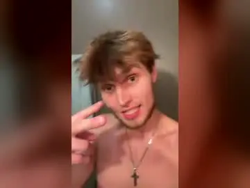 Chaturbate Live Sex Cam of bigskinnyboyshh