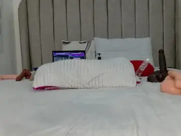 Chaturbate Live Sex Cam of ebony_pearl69
