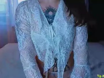 Chaturbate Live Sex Cam of tinnymollys01