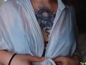 Chaturbate Live Sex Cam of tinnymollys01