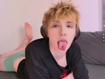 Chaturbate Live Sex Cam of kessy_white