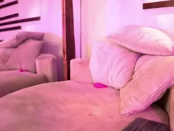 Chaturbate Live Sex Cam of isamoon_