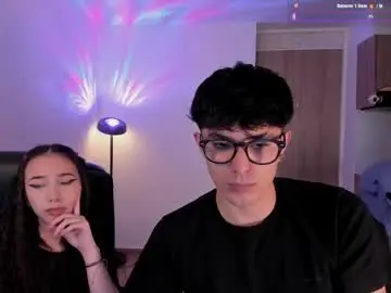 Chaturbate Live Sex Cam of mikeyvioleta
