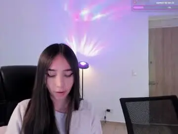 Chaturbate Live Sex Cam of mikeyvioleta
