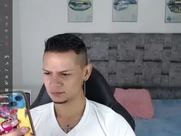 Chaturbate Live Sex Cam of axcel_boy