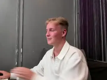 Chaturbate Live Sex Cam of velvet_shard
