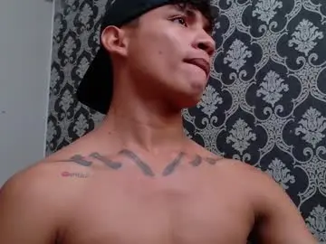 Chaturbate Live Sex Cam of little_tommy19