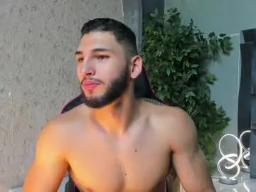 Chaturbate Best live sex cam show of louis_connor