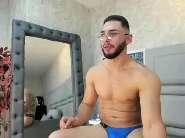 Chaturbate Best live sex cam show of louis_connor