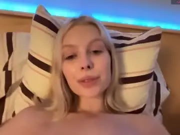 Chaturbate Live Sex Cam of sexy_misses19