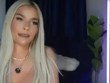 Chaturbate Live Sex Cam of chrystalcade