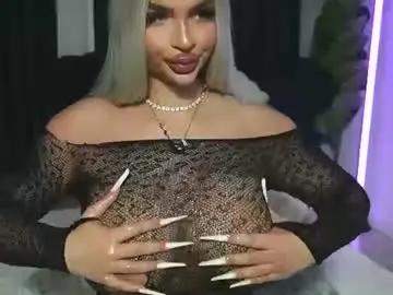Chaturbate Live Sex Cam of chrystalcade