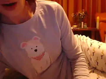 Chaturbate Live Sex Cam of andrasweetie