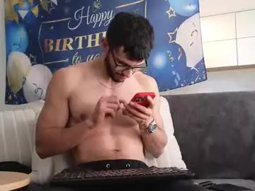 Chaturbate Free Porn Cam of phantom_bigger1