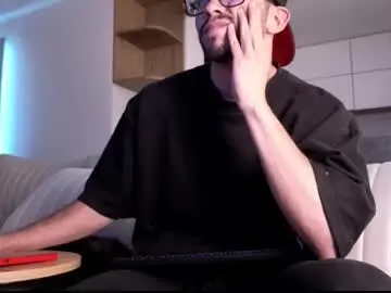 Chaturbate Live Sex of phantom_bigger1