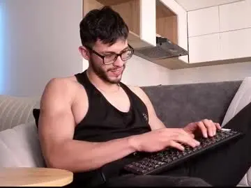 Chaturbate Free Porn Cam of phantom_bigger1