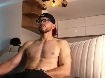 Chaturbate Sex Cam of phantom_bigger1